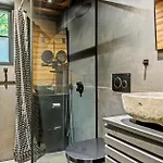2 Bedroom Cozy In Σπίτι διακοπών *
