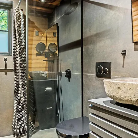 2 Bedroom Cozy In Σπίτι διακοπών *